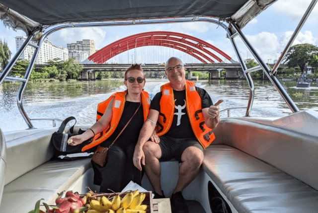 speed boat 12 seats big picture